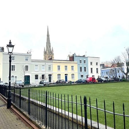 Am Living - Cheltenham Town Centre - St Georges Square Kültér fotó