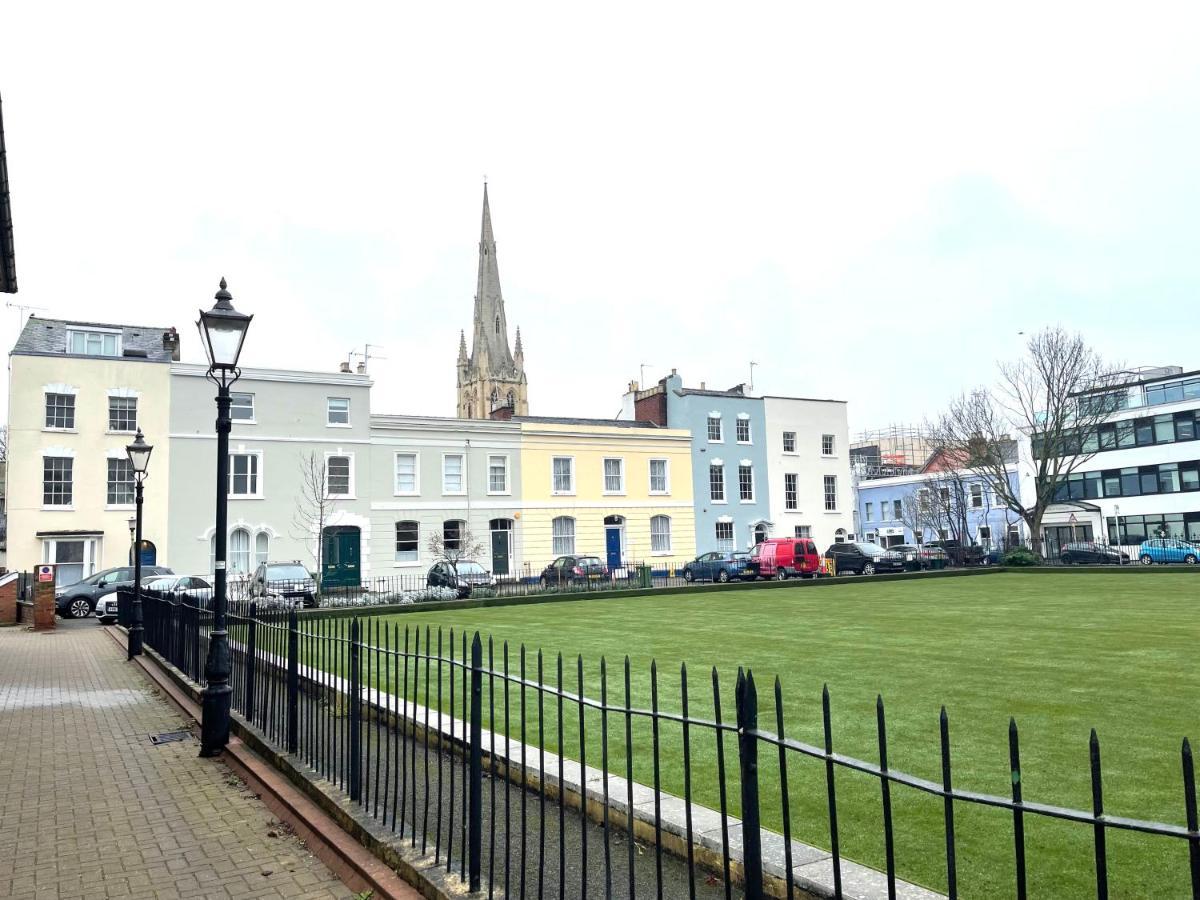 Am Living - Cheltenham Town Centre - St Georges Square Kültér fotó